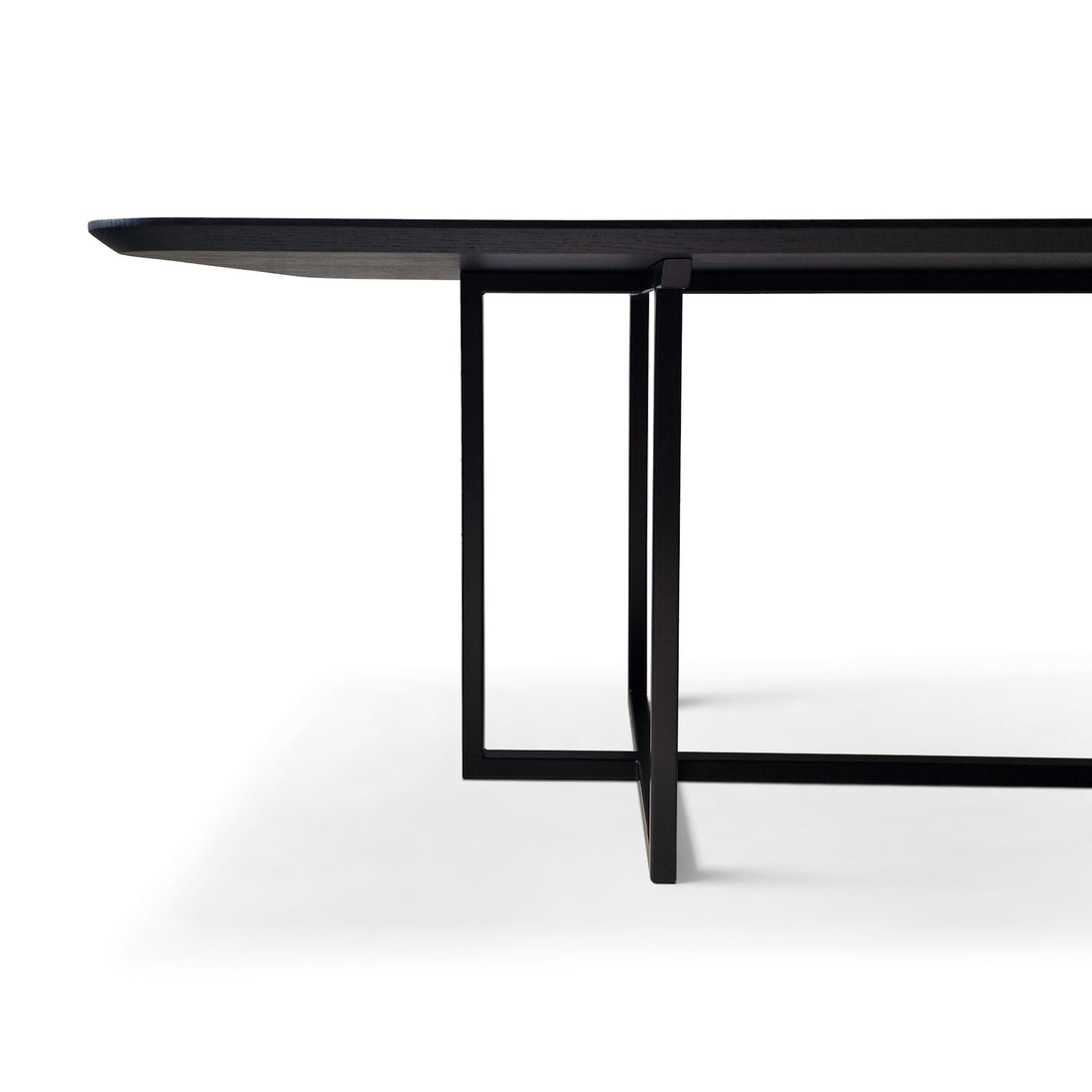 Table Chrome en chêne noir massif 