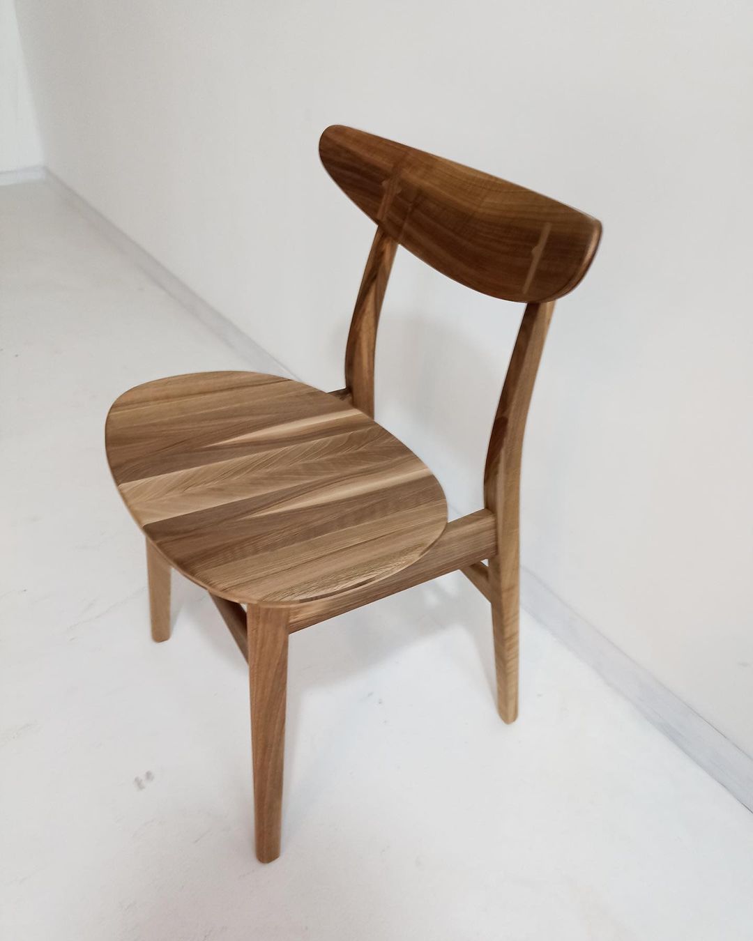 Chaise de salle à manger en noyer Eva  | S10Home