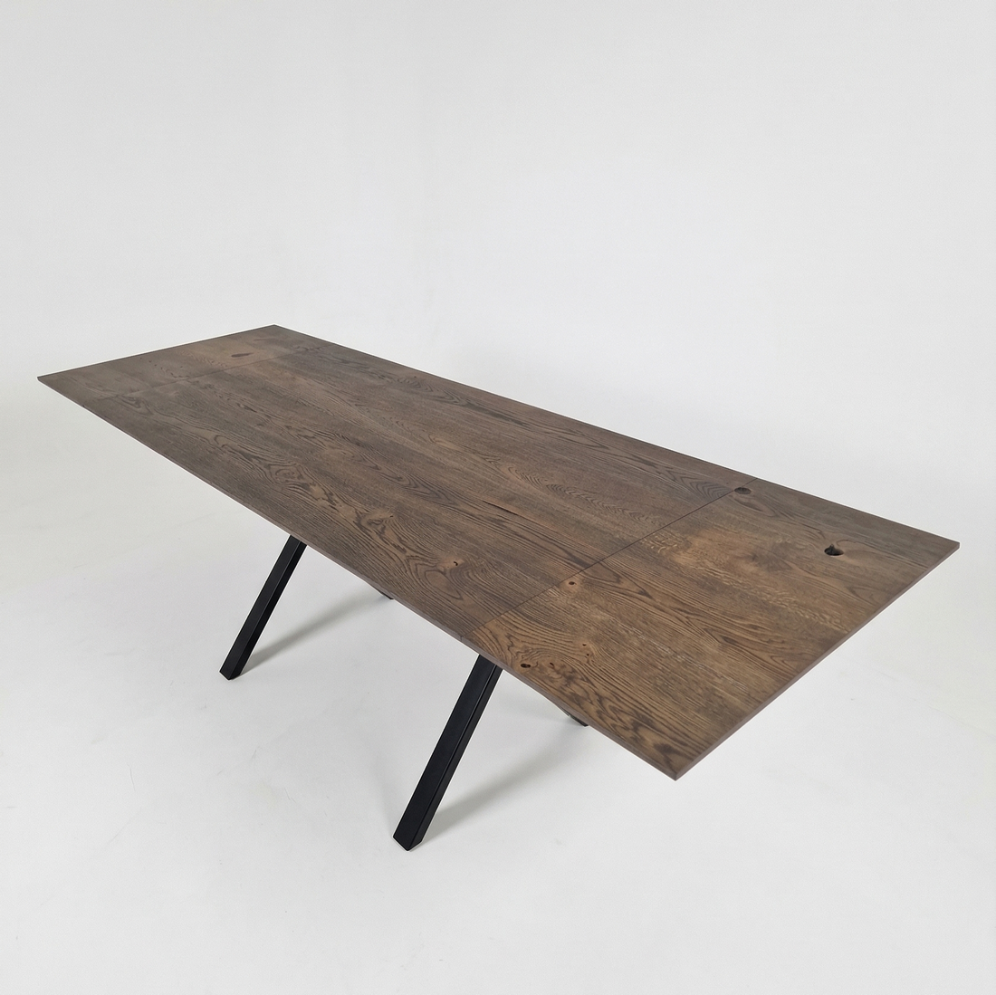 Table à manger en chêne Eva en noir charbon extensible de 160 à 240 cm 