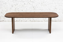 Table à manger Heba en chêne foncé Chocolate - 140 x 80 cm / 5 places 160 x 80 cm / 6 places 180 x 90 cm / 7 places 200 x 100 cm / 8 places 220 x 100 cm / 9 places 240 x 100 cm / 10 places 300 x 100 cm / 12 places Format sur mesure - écrivez-nous à contact@s10home.com par S10Home