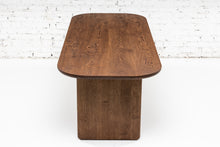 Table à manger Heba en chêne foncé Chocolate - 140 x 80 cm / 5 places 160 x 80 cm / 6 places 180 x 90 cm / 7 places 200 x 100 cm / 8 places 220 x 100 cm / 9 places 240 x 100 cm / 10 places 300 x 100 cm / 12 places Format sur mesure - écrivez-nous à contact@s10home.com par S10Home